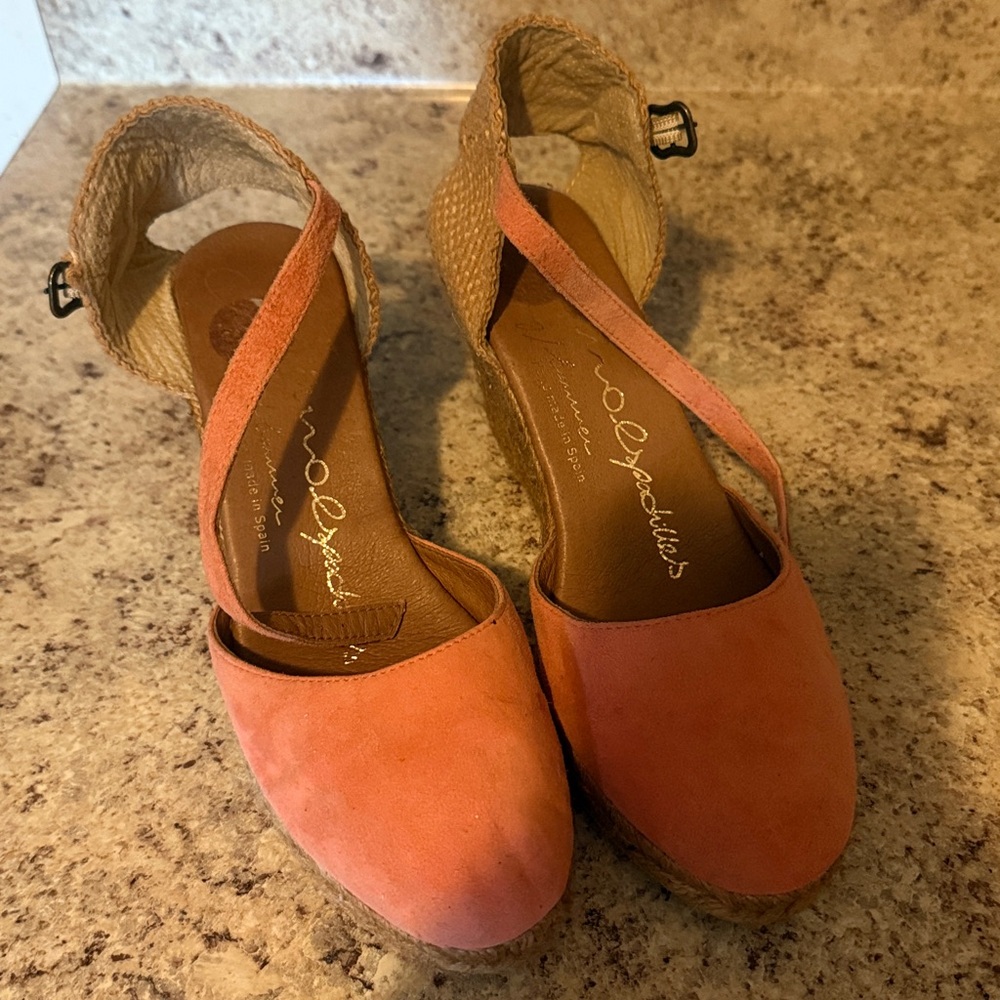 Handmade in Spain • Coral Wedge Sandals •size 38 •Spring